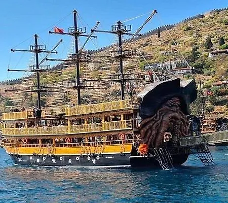 Boat Tour With Lunch In 4 Trip *
